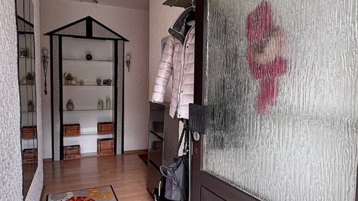 Freistehendes 1-FH mit Einliegerwohnung, Garten + 2 Garagen