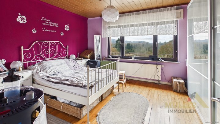 Seltene Gelegenheit in Saarfels: Einfamilienhaus mit viel Platz und Garten