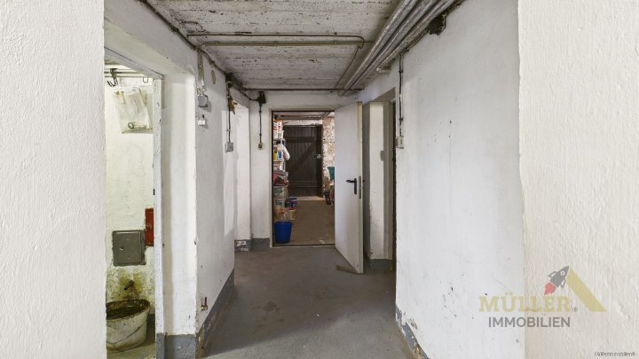 Seltene Gelegenheit in Saarfels: Einfamilienhaus mit viel Platz und Garten