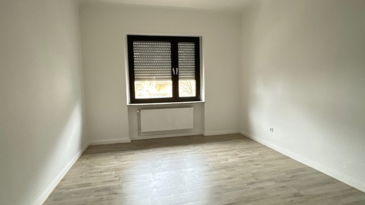 Helle renovierte 4-ZKB Wohnung mit Balkon in verkehrsgünstiger Lage