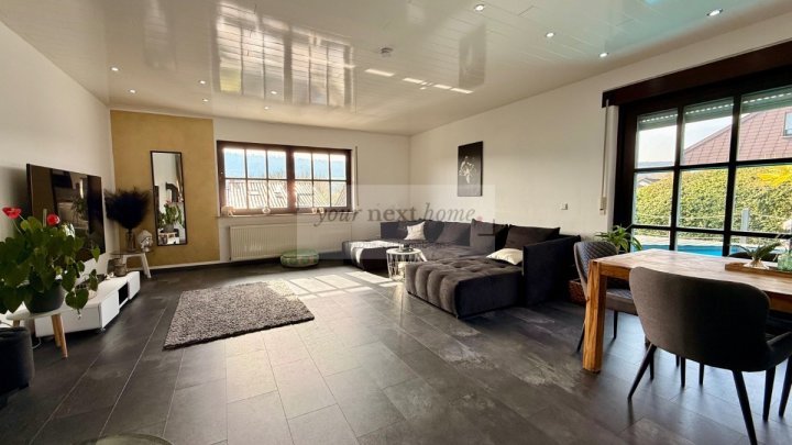 Schönes Ein-bis Zweifamilienhaus auf ca. 295 m² im Grünen mit Außenpool - Einliegerwohnung möglich