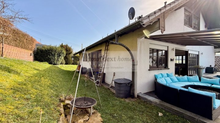 Schönes Ein-bis Zweifamilienhaus auf ca. 295 m² im Grünen mit Außenpool - Einliegerwohnung möglich