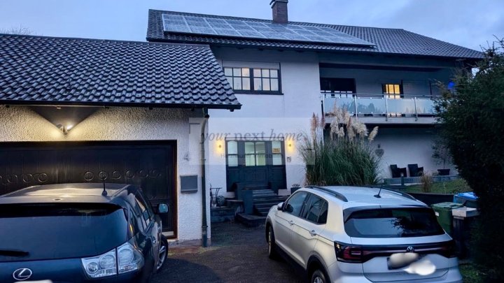 Schönes Ein-bis Zweifamilienhaus auf ca. 295 m² im Grünen mit Außenpool - Einliegerwohnung möglich