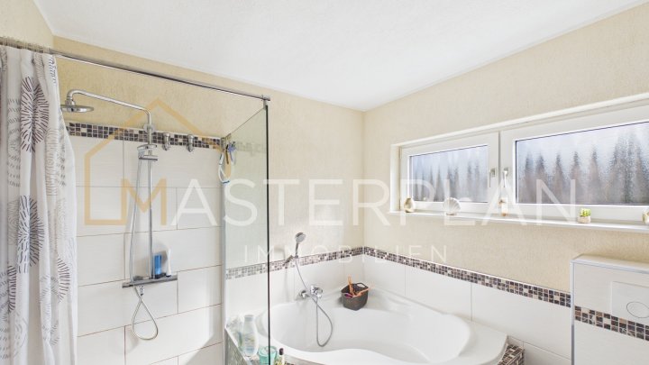 Einfamilienhaus mit Wallbox und moderner Photovoltaik