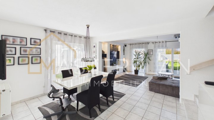 Einfamilienhaus mit Wallbox und moderner Photovoltaik