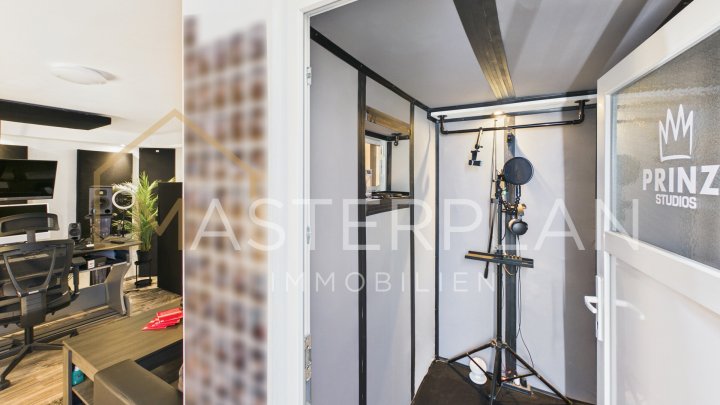 Einfamilienhaus mit Wallbox und moderner Photovoltaik