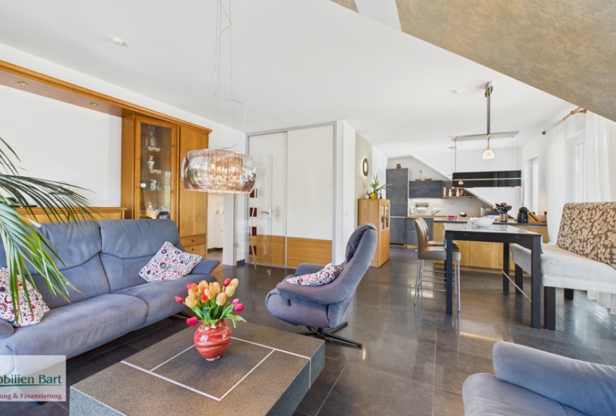 offener Wohn-/Essbereich mit Küche