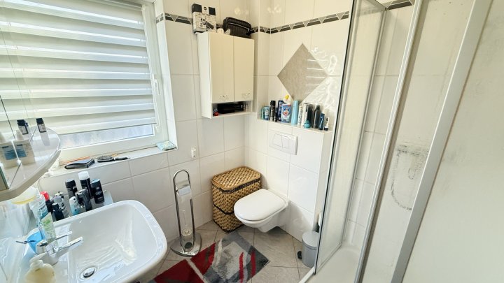 Großzügiges Architektenhaus mit Einliegerwohnung und Weitblick über das Saartal zu verkaufen