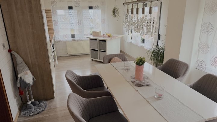 Zentrales Einfamilienhaus für große Familien oder zwei Wohnungen mit großem Garten