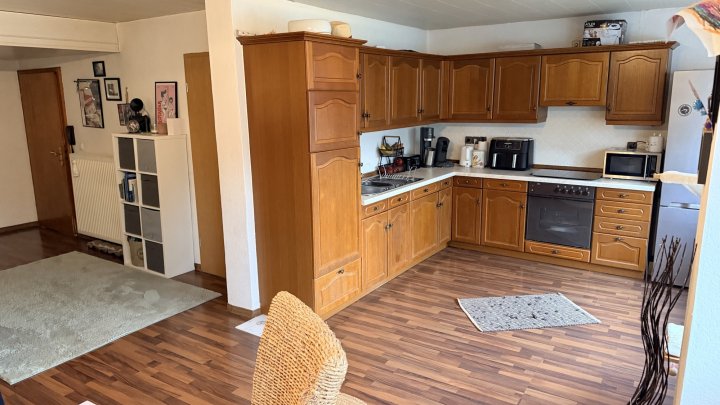 Zentrales Einfamilienhaus für große Familien oder zwei Wohnungen mit großem Garten