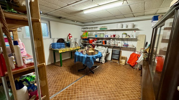 WOHNEN AM WALDRAND - BUNGALOW MIT GROSSEM GARTEN, KAMIN UND GARAGE IN SACKGASSE VON FRIEDRICHSTHAL