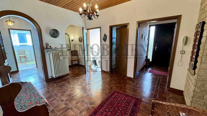 WOHNEN AM WALDRAND - BUNGALOW MIT GROSSEM GARTEN, KAMIN UND GARAGE IN SACKGASSE VON FRIEDRICHSTHAL