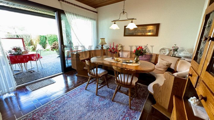 WOHNEN AM WALDRAND - BUNGALOW MIT GROSSEM GARTEN, KAMIN UND GARAGE IN SACKGASSE VON FRIEDRICHSTHAL