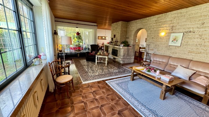 WOHNEN AM WALDRAND - BUNGALOW MIT GROSSEM GARTEN, KAMIN UND GARAGE IN SACKGASSE VON FRIEDRICHSTHAL