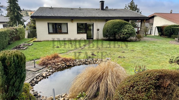WOHNEN AM WALDRAND - BUNGALOW MIT GROSSEM GARTEN, KAMIN UND GARAGE IN SACKGASSE VON FRIEDRICHSTHAL