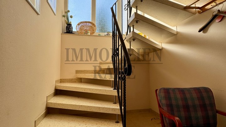 WOHNEN AM WALDRAND - BUNGALOW MIT GROSSEM GARTEN, KAMIN UND GARAGE IN SACKGASSE VON FRIEDRICHSTHAL