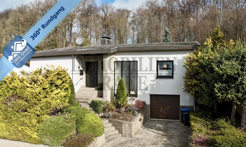 WOHNEN AM WALDRAND - BUNGALOW MIT GROSSEM GARTEN, KAMIN UND GARAGE IN SACKGASSE VON FRIEDRICHSTHAL