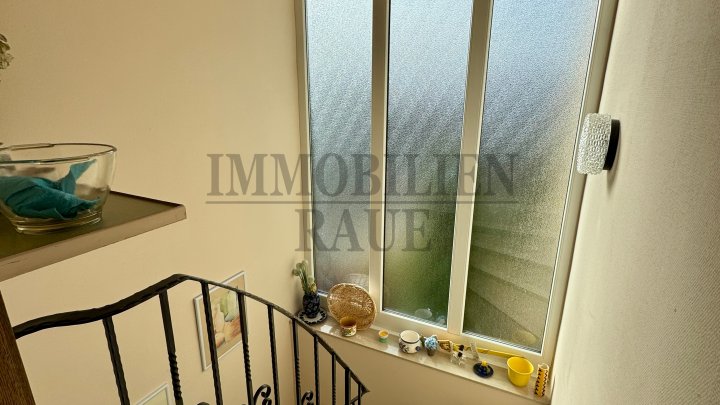 WOHNEN AM WALDRAND - BUNGALOW MIT GROSSEM GARTEN, KAMIN UND GARAGE IN SACKGASSE VON FRIEDRICHSTHAL