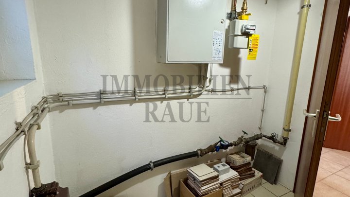 WOHNEN AM WALDRAND - BUNGALOW MIT GROSSEM GARTEN, KAMIN UND GARAGE IN SACKGASSE VON FRIEDRICHSTHAL