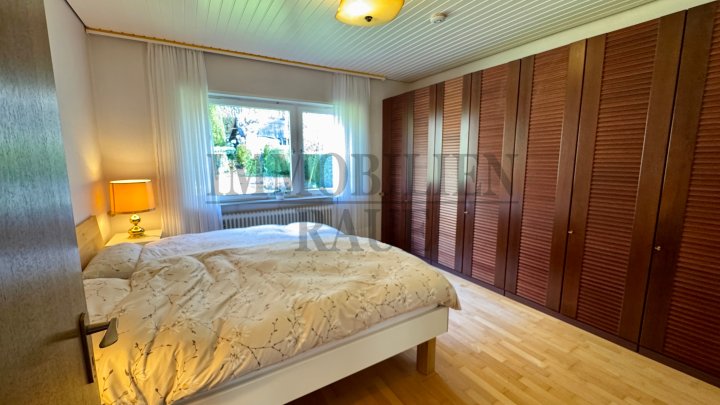 WOHNEN AM WALDRAND - BUNGALOW MIT GROSSEM GARTEN, KAMIN UND GARAGE IN SACKGASSE VON FRIEDRICHSTHAL