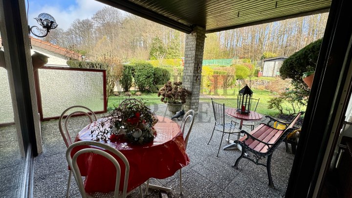 WOHNEN AM WALDRAND - BUNGALOW MIT GROSSEM GARTEN, KAMIN UND GARAGE IN SACKGASSE VON FRIEDRICHSTHAL