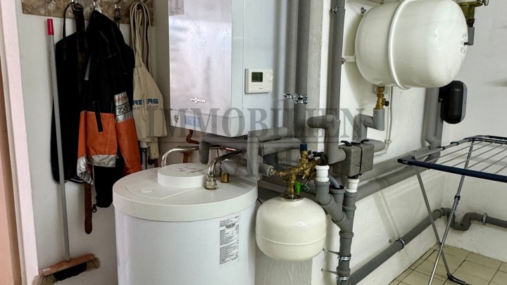 WOHNEN AM WALDRAND - BUNGALOW MIT GROSSEM GARTEN, KAMIN UND GARAGE IN SACKGASSE VON FRIEDRICHSTHAL