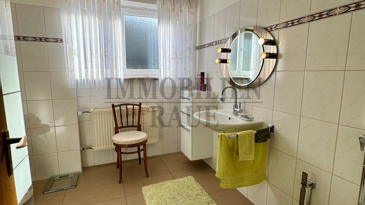 WOHNEN AM WALDRAND - BUNGALOW MIT GROSSEM GARTEN, KAMIN UND GARAGE IN SACKGASSE VON FRIEDRICHSTHAL