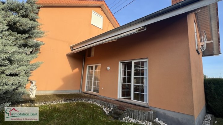GRENZNÄHE: 4 GROßE GARAGEN / 276 M² WOHNHAUS / SOFORT VERFÜGBAR!
