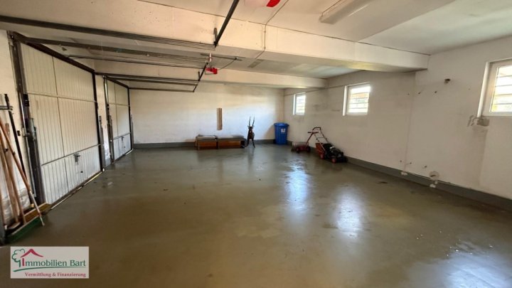 GRENZE LUXEMBURG: 4 GARAGEN / GEPFLEGTES WOHNHAUS MIT 2 WOHNUNGEN / SOFORT VERFÜGBAR!