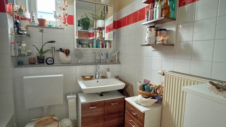 Solide vermietete 3-ZKB Maisonette mit Terrasse, Stellplatz + eigenem Eingang