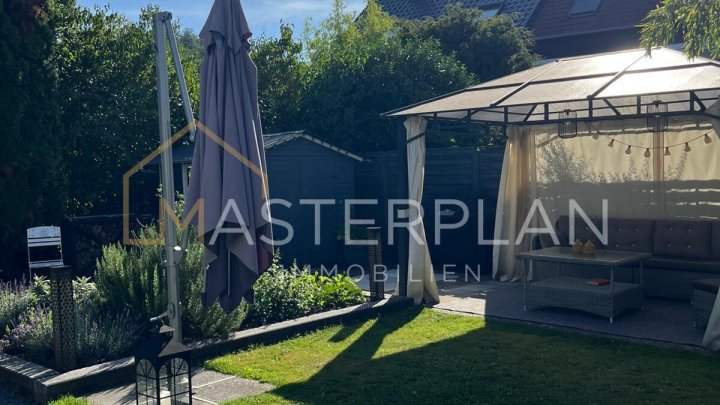 Stilvoll renoviertes Einfamilienhaus mit Panoramakamin und Traumküche  in ruhiger Sackgasse!

Angrenzendes Baugrundstück im Preis inklusive!