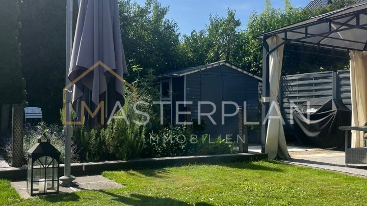 Stilvoll renoviertes Einfamilienhaus mit Panoramakamin und Traumküche  in ruhiger Sackgasse!

Angrenzendes Baugrundstück im Preis inklusive!