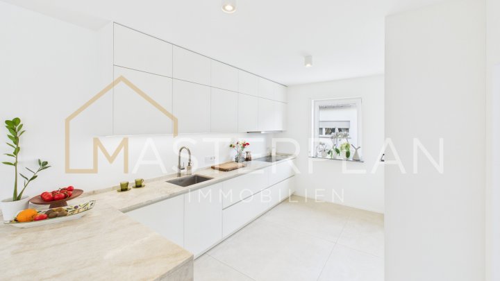 Stilvoll renoviertes Einfamilienhaus mit Panoramakamin, Traumküche und inklusive Baugrundstück in ruhiger Sackgasse