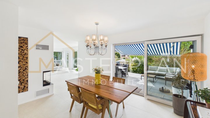 Stilvoll renoviertes Einfamilienhaus mit Panoramakamin, Traumküche und inklusive Baugrundstück in ruhiger Sackgasse