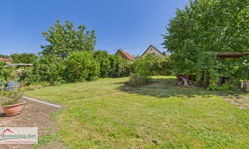 BECKINGEN: WOHNHAUS MIT SCHÖNEM GARTEN UND GARAGE IN ZENTRALER LAGE!