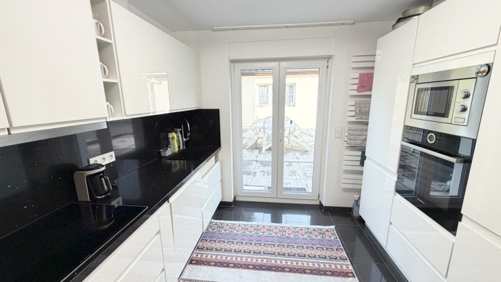 Modernisiertes Einfamilienhaus in zentraler Lage von Merzig mit Garten und Garage