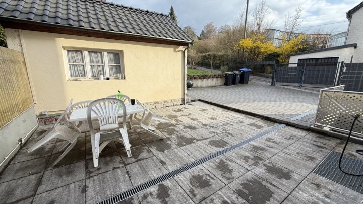 Modernisiertes Einfamilienhaus in zentraler Lage von Merzig mit Garten und Garage