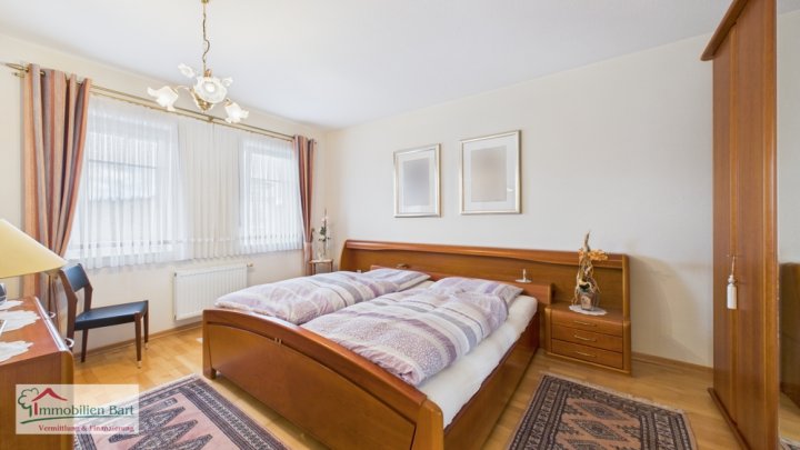 ORSCHOLZ: ALTERSGERECHTE 100 M² WOHNUNG IM GRÜNEN -  MIT GARAGENSTELLPLATZ!