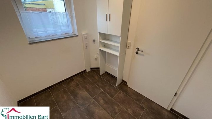 NEUWERTIGE 97 M² EG WOHNUNG, 2 SZ, RUHIGE WOHNLAGE!
