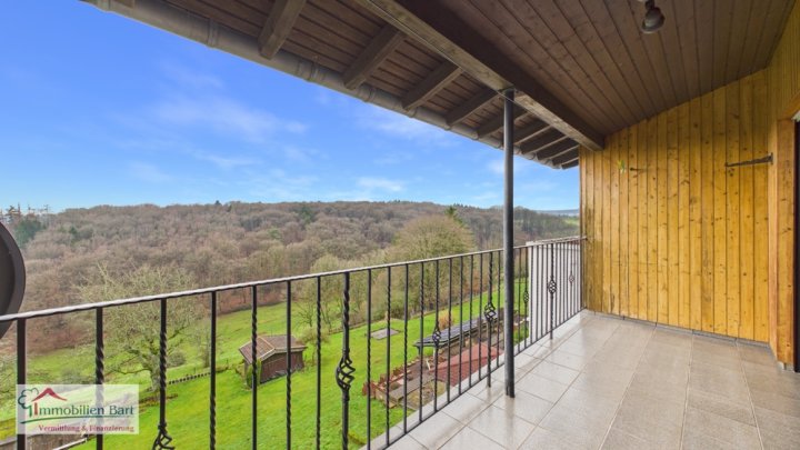 METTLACH-NOHN: WOHNHAUS MIT 2 WOHNUNGEN / GARAGE / GARTEN IN RUHIGER WOHNLAGE!