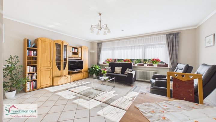 GREIMERATH (BEI ZERF): GEFPFLEGTES 1-2 FAMILIENHAUS / 2 GARAGEN / GARTEN / IN TOP WOHNLAGE!