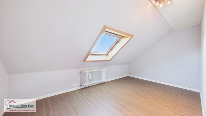 GREIMERATH (BEI ZERF): GEFPFLEGTES 1-2 FAMILIENHAUS / 2 GARAGEN / GARTEN / IN TOP WOHNLAGE!