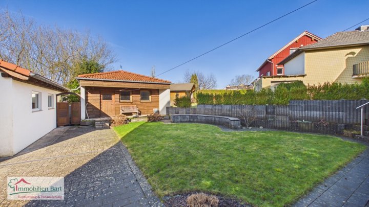 GREIMERATH (BEI ZERF): GEFPFLEGTES 1-2 FAMILIENHAUS / 2 GARAGEN / GARTEN / IN TOP WOHNLAGE!