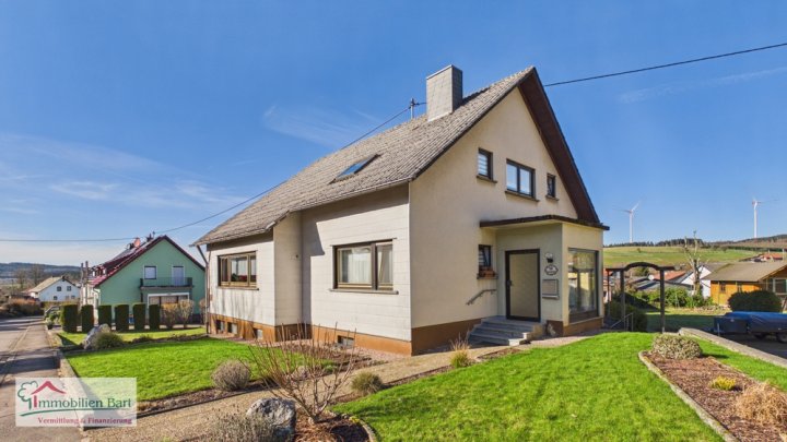 GREIMERATH (BEI ZERF): GEFPFLEGTES 1-2 FAMILIENHAUS / 2 GARAGEN / GARTEN / IN TOP WOHNLAGE!