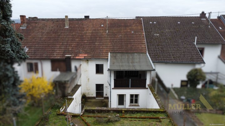 Reihenmittelhaus mit viel Potenzial und großen Garten sucht neuen Besitzer