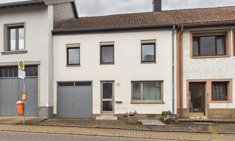 Reihenmittelhaus mit viel Potenzial und großen Garten sucht neuen Besitzer