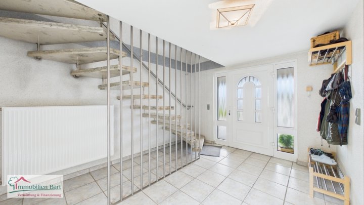 WADERN: WOHNHAUS MIT POOL UND WALDGRUNDSTÜCK IN TOP LAGE!