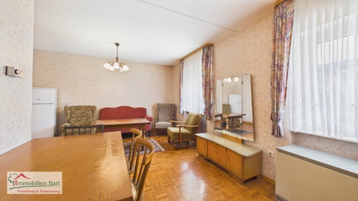 GRENZE LUXEMBURG: 5 SCHLAFZIMMER / 2 BÄDER / 3 GARAGEN IN PERL-BESCH!