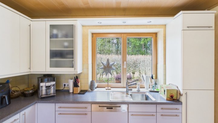 Freistehendes Einfamilienhaus mit großem Grundstück in idyllischer Waldrandlage