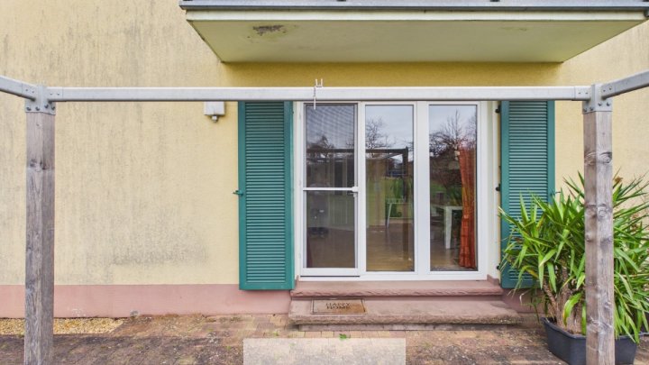Extravagantes Einfamilienhaus mit 3 Garagen und Nebengebäuden